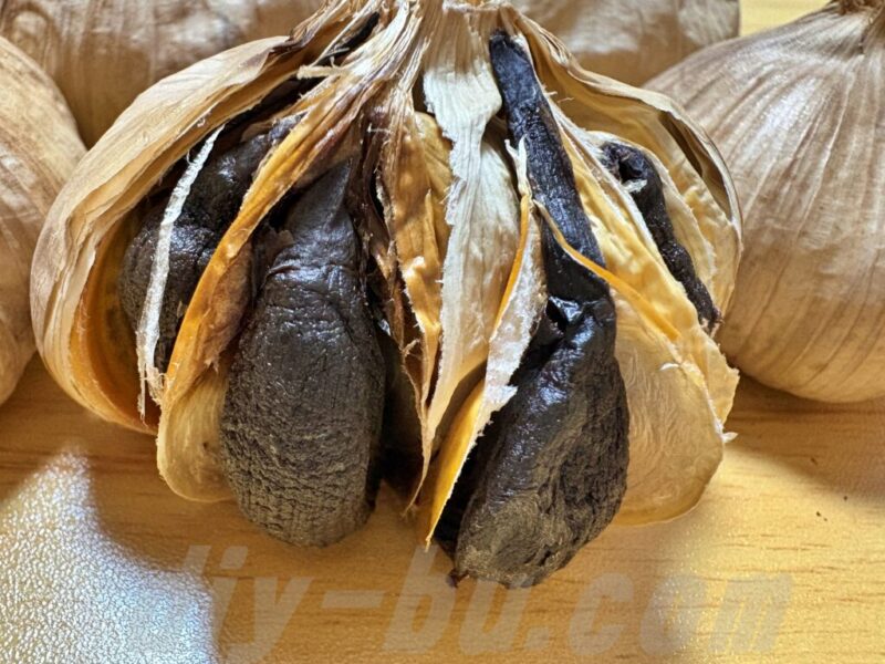 黒ニンニクメーカーで作った完成後の黒ニンニクの断面