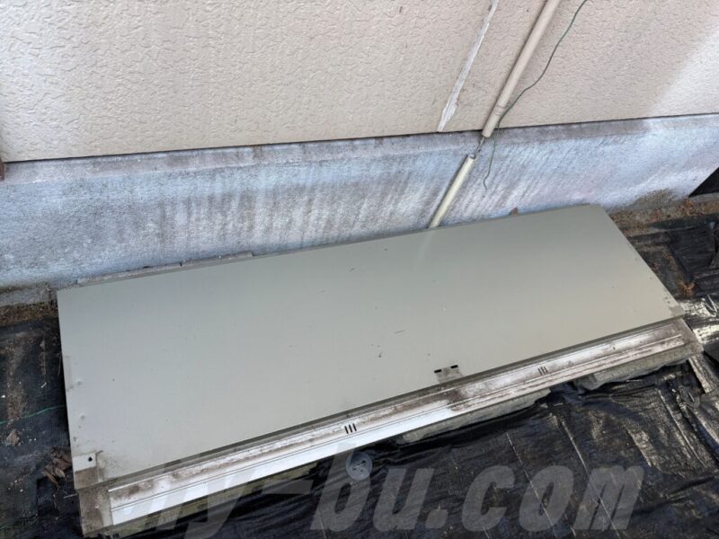 物置解体で床部分だけが残っている状態